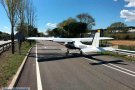 Una avioneta aterra d'emergència a l'AP-7