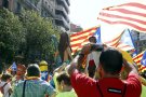 Castellers i geganters amenitzen la manifestació de la Diada a Barcelona