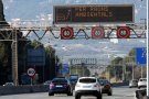 Els cotxes sense etiqueta que circulin per Barcelona quan hi ha episodi de contaminació podran ser multats amb 100 euros