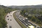Cues de tres quilòmetres a l'AP-7 a Sant Celoni per un accident entre quatre turismes i un camió