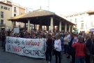 Milers de persones es concentren davant els ajuntaments en rebuig a la sentència de 'La Manada'