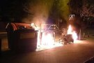 Un incendi calcina cinc contenidors i afecta dos vehicles estacionats a Sabadell