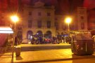 Una trentena de membres del CDR ocupen l'Ajuntament de Sabadell carregats amb motxilles i sacs de dormir