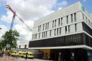 Un incendi en una estació transformadora del Taulí de Sabadell afecta el subministrament de llum i aigua de l'hospital