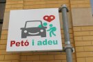Sabadell crea unes places d'aparcament temporal per agilitar les entrades i sortides de l'escola