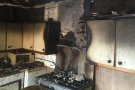 Una persona intoxicada lleu en l'incendi d'una cuina a Mollet del Vallès