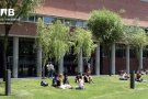 Un grup de 300 alumnes de la UAB talla els accessos al Campus de Bellaterra en la primera jornada de vaga estudiantil