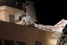 Els Bombers baixen l'avioneta sinistrada a Badia del Vallès per fer l'excarceració dels cossos de les dues víctimes