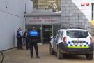 Dos joves ferits per inhalació de fum en l'incendi d'un moble en un pis de Terrassa