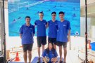 Els quatre nedadors del Club Natacio Granollers amb la selecció catalana aixequen el títol de campions d’Espanya per Comunitats
