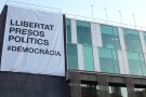 La Junta Electoral insta l’Ajuntament de Sant Cugat a retirar la pancarta de suport als presos independentistes