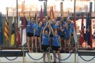Les infantils del Club Natació Granollers aixequen el trofeu de campiones d’Espanya