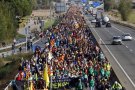 Milers de persones participen a la Marxa de la Llibertat que aquest dimecres ha sortit de Vic passant per la C-17 en direcció Barcelona, a l'alçada de Malla