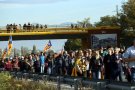 Unes 10.000 persones surten de Vic a la Marxa de la Llibertat per la carretera C-17 en direcció Barcelona