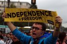 Centenars d'estudiants tallen la Diagonal per protestar contra la sentència de l'1-O