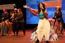 Cambridge School recapta 2.334€ per a Mans Unides en la 30a edició de la seva pantomime nadalenca