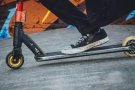 Mollet prohibeix que els patinets elèctrics puguin circular per la vorera i les zones de vianants