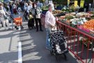 El mercat del dijous a Granollers s'estén a les places Barangé i Pau Casals, amb totes les parades d'alimentació