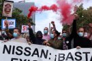 Treballadors de Nissan es manifesten davant la residència de Frank Torres a Sant Cugat