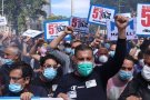 ACTUALIZACIÓ:Treballadors de Nissan es manifesten davant la residència de Frank Torres a Sant Cugat