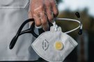 Mútua Terrassa utilitza la realitat virtual per formar els sanitaris en l'ús dels EPIs