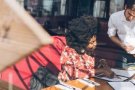 Denuncien a Terrassa al propietari d'un bar on hi havia clients consumint