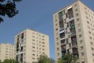 Uns veïns frustren l'ocupació d'un pis a Terrassa entrant pel balcó amb una escala