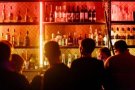 Denunciades, a Terrassa, 28 persones que estaven a l'interior d'un bar fora de l'horari permès