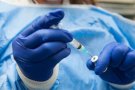 Sanitat recomana posposar la vacunació als menors de 55 anys que ja s'hagin infectat