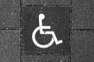 Els ajuntaments de Mollet, Sant Feliu de Llobregat, Molins de Rei i Renfe pacten alternatives al tancament dels passos a nivell als usuaris amb mobilitat reduïda