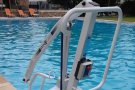 Donació d'una grua d'elevació per les piscines de l'Ametlla del Vallès