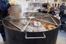 Es reparteixen més de 10.000 racions de Caldo Termal i 3.000 de carn d’olla en el Mercat de Nadal de Caldes de Montbui