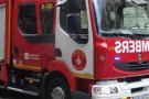 Dues persones resulten intoxicades en l'incendi d'una nau abandonada a Sabadell
