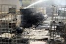 Els Bombers donen per controlat l'incendi a quatre naus de Montornès del Vallès, però es quedaran 24 hores més a la zona