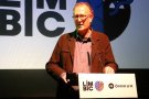Òmnium engega el festival itinerant de creació contemporània en català Límbic a Terrassa