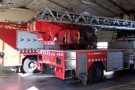 Quinze dotacions de Bombers treballen en l'extinció d'un incendi en una nau a Granollers