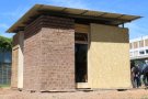 L'Escola d'Arquitectura ha creat un prototip d'habitatge utilitzant tiges de blat de moro i gira-sol