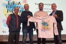 La cursa solidària de Polinyà torna a ocupar la plaça de la Vila i el consistori presenta la samarreta de la 36a edició