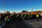Les mobilitzacions en contra de la cimera franco-espanyola tallen l'AP7 a la Roca i Llinars