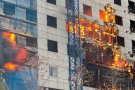 Incendi de quatre pisos a l'antic centre comercial del Llac Center de Sabadell