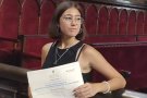 Clara Garcia, de l'INS Torre de Malla, rep el premi al millor treball de recerca de Catalunya