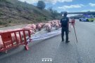 Cues de fins catorze quilòmetres per l'accident d'un camió carregat de porcs a l'AP-7 a Barberà del Vallès