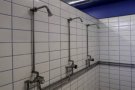 Acció Climàtica tancarà les dutxes d’instal·lacions amb piscines o gespes per compensar el consum d’aigua