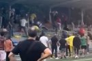 Dos ferits en una batalla campal entre 200 persones en un partit de futbol català