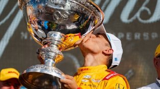 Àlex Palou continua fent història i es proclama tri campió de la IndyCar Series 2024