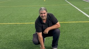 El CE Santa Eulàlia aposta per la tradició i recupera els colors originals sota la renovació de la direcció del club