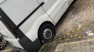 Detingut un home per punxar les rodes de 100 vehicles a Barberà del Vallès
