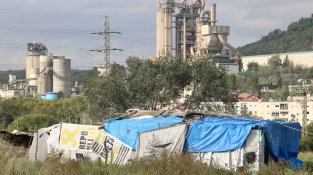 Montcada i Reixac desallotja i derrueix les barraques del Torrent de la Vallençana en una operació contra el barraquisme