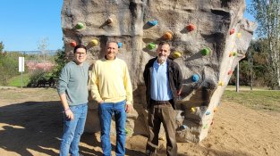 Lliçà d'Amunt estrena un rocòdrom al Parc de la Felicitat per a totes les edats i nivells d'escalada
