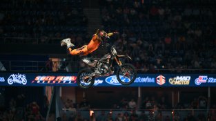 “El Motocross Freestyle és com una malaltia, no puc deixar la moto i seguiré fins que el cos aguanti”